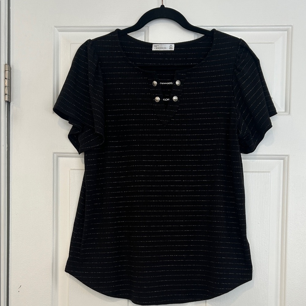 89th + Madison Short sleeve top. Black. Size Medium